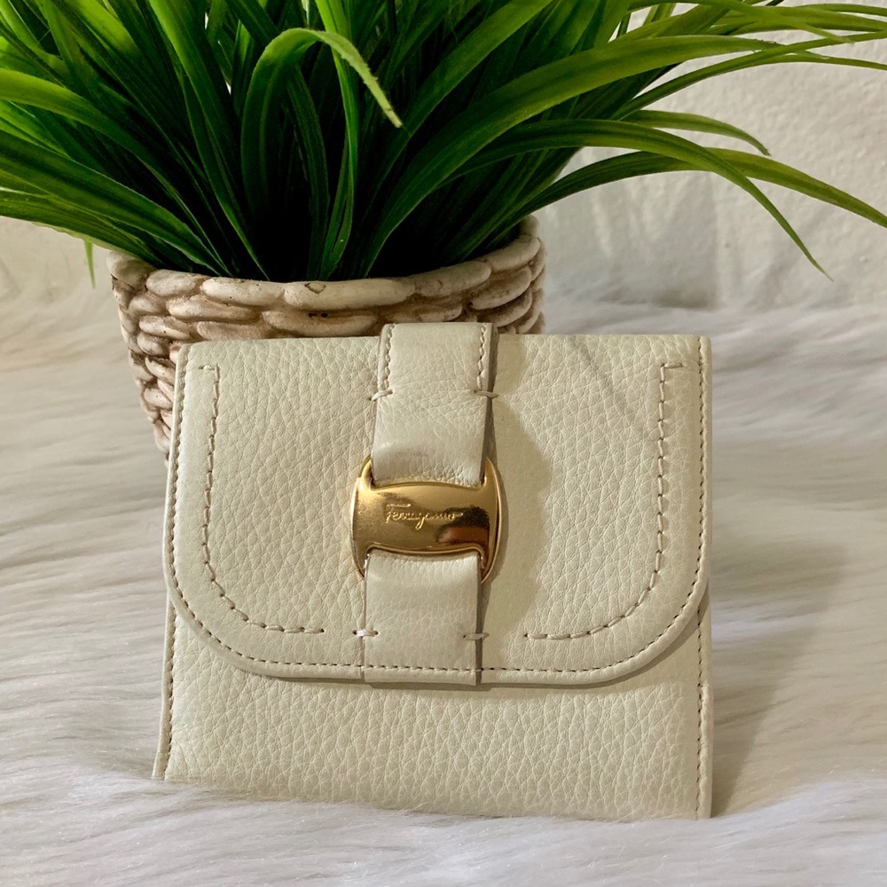 💯Authentic Ferragamo Bifold Short Wallet